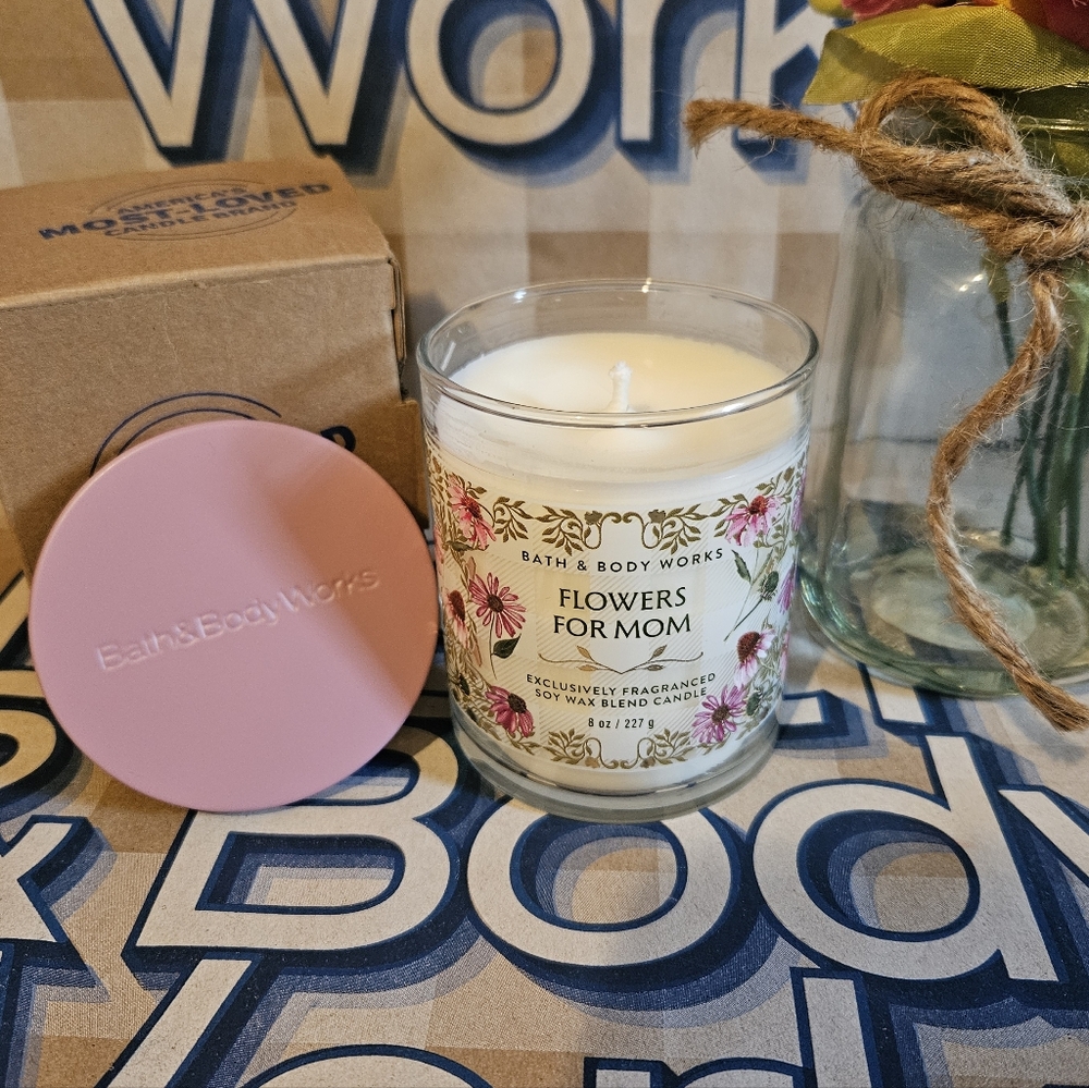 NWT Bath & Body Works Flowers for Mom Single Wick Candle - Pink & White - Picture 3 of 6